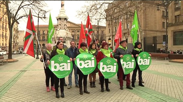 Miembros de la red Independentistak durante la presentación de hoy, en Pamplona. 