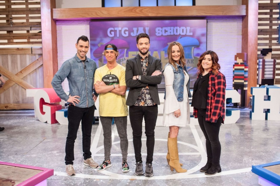 Aurkezlea, kuxkuxeroak eta gutarlariak. Argazkia: EiTB