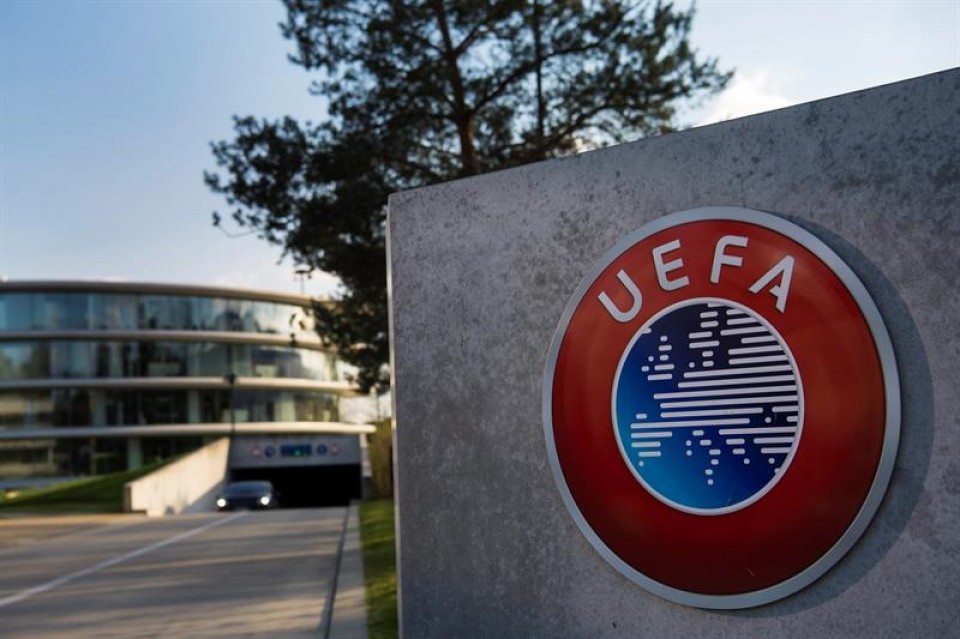 La Policía registra la sede de la UEFA en Suiza. Foto: EFE