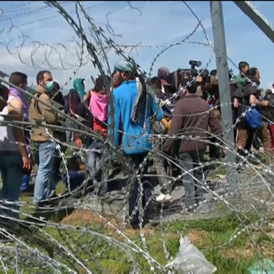 La Policía de Macedonia ha cargado contra unos 500 refugiados. Foto: EFE.