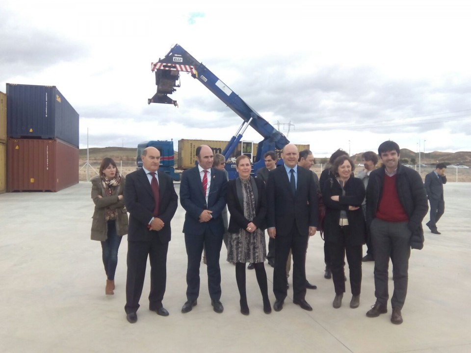 La presidenta de Navarra, Uxue Barkos, en el puerto seco de Tudela