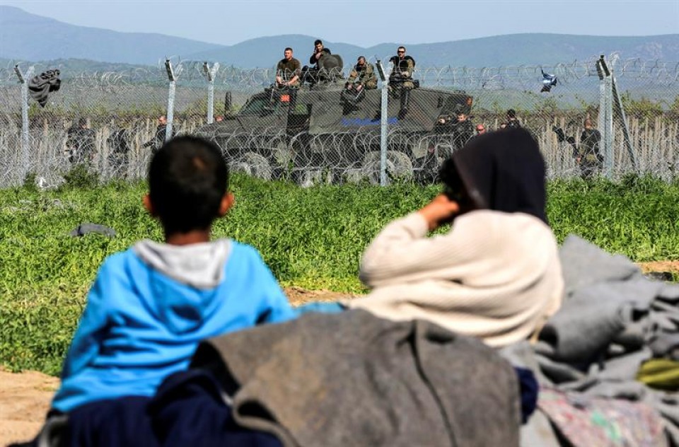Macedonia vuelve a usar gases lacrimógenos contra los refugiados 