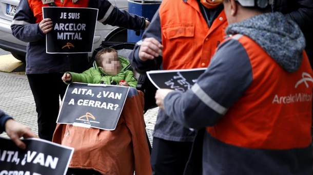 Zumarragako lantegiko beharginen protesta bat. Artxiboko irudia: EFE