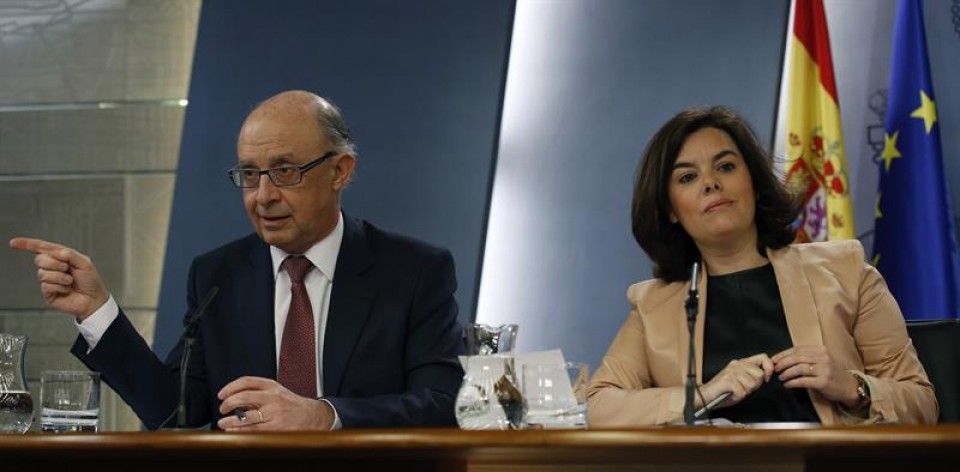 Los dos miembros del Gobierno español en funciones han comparecido tras la renuncia de Soria. EFE