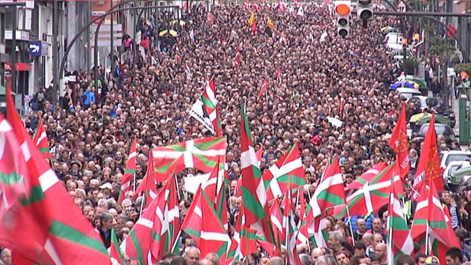 Miles de personas se han sumado a la manifestación de Bilbao. Foto: EiTB