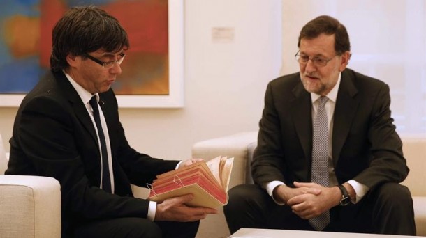 Imagen de la reunión que mantuvieron Puigdemont y Rajoy hace una semana.