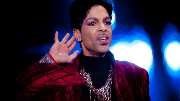 Prince: itxuratik hasita 'ezohikoa' izan den poparen ikonoari, agur