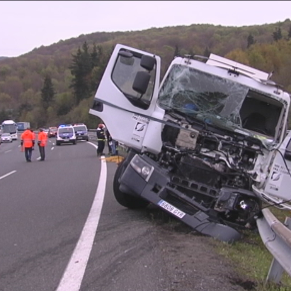 Así ha quedado el vehículo tras el accidente. Foto: eitb.eus.