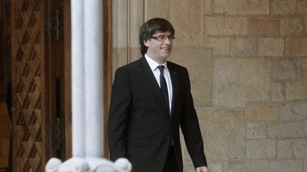 Carles Puigdemont Generalitateko jauregian. Argazkia: EFE