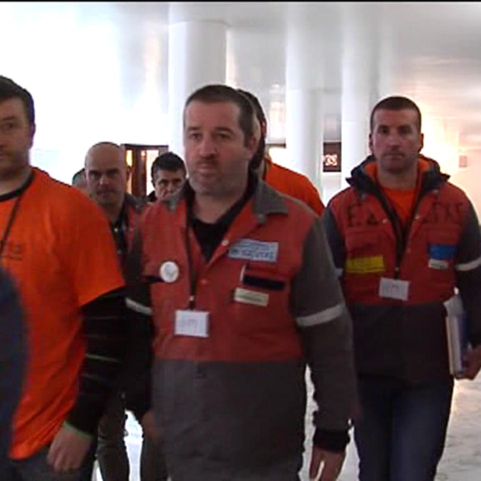 Trabajadores de Arcelor en el Parlamento Vasco.