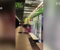 Este vídeo grabado en el metro de Barcelona ha levantado ampollas
