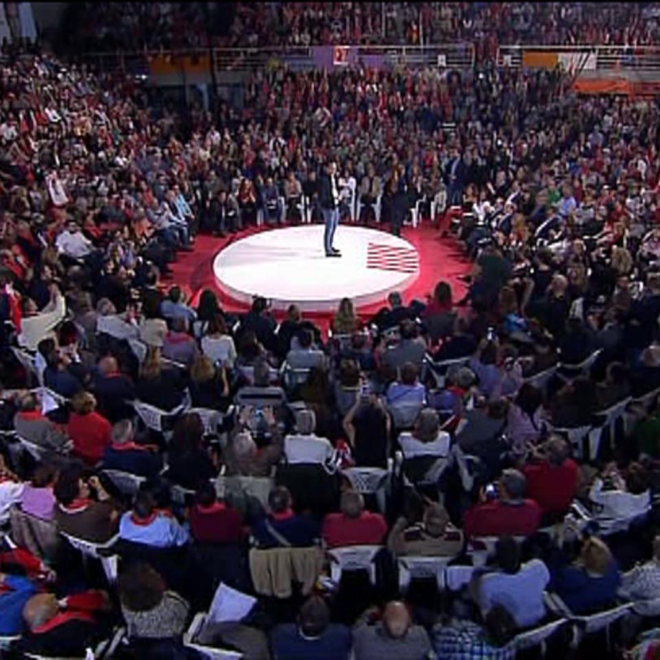 Varios diputados del PSOE, en el Parlamento. Foto: EFE.