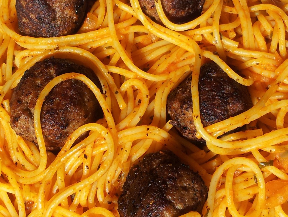 Zelulen nukleorako sarbideak, espageti eta haragi-bolen antz handia dauka