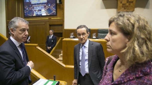 Urkullu, Toña y Oregi, en el Parlamento Vasco.