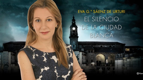 Eva García Sáenz de Urturi tras el criminal de la ciudad blanca
