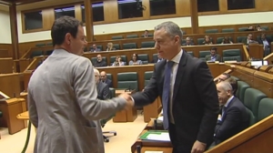 Arraiz dice adiós al Parlamento defendiendo la memoria de las víctimas