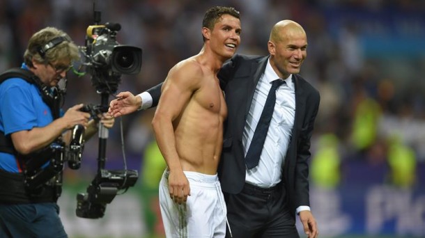 Cristiano Ronaldo y Zidane celebran la victoria. Foto: Efe.