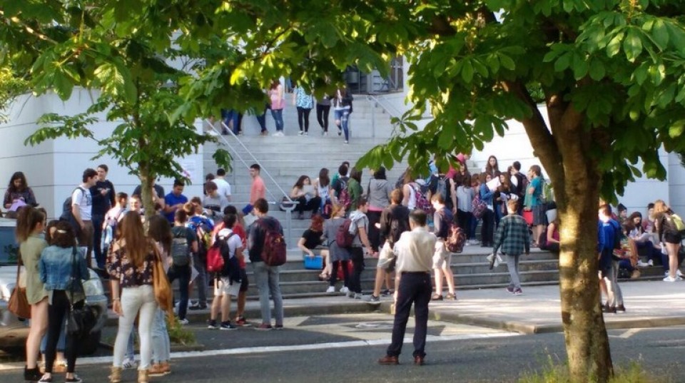 Azterketara sartu aurreko giroa. Ibaietako Campusa.