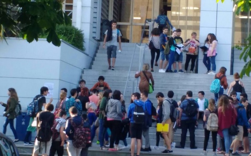 Azterketara sartu aurreko giroa. Ibaietako Campusa.