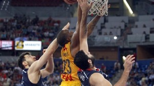 El Baskonia fuerza el cuarto partido (89-83)