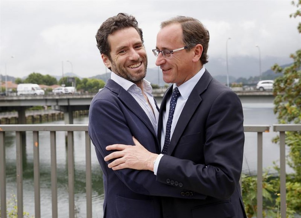 Borja Semper eta Alfonso Alonso Irunen. Argazkia: EFE