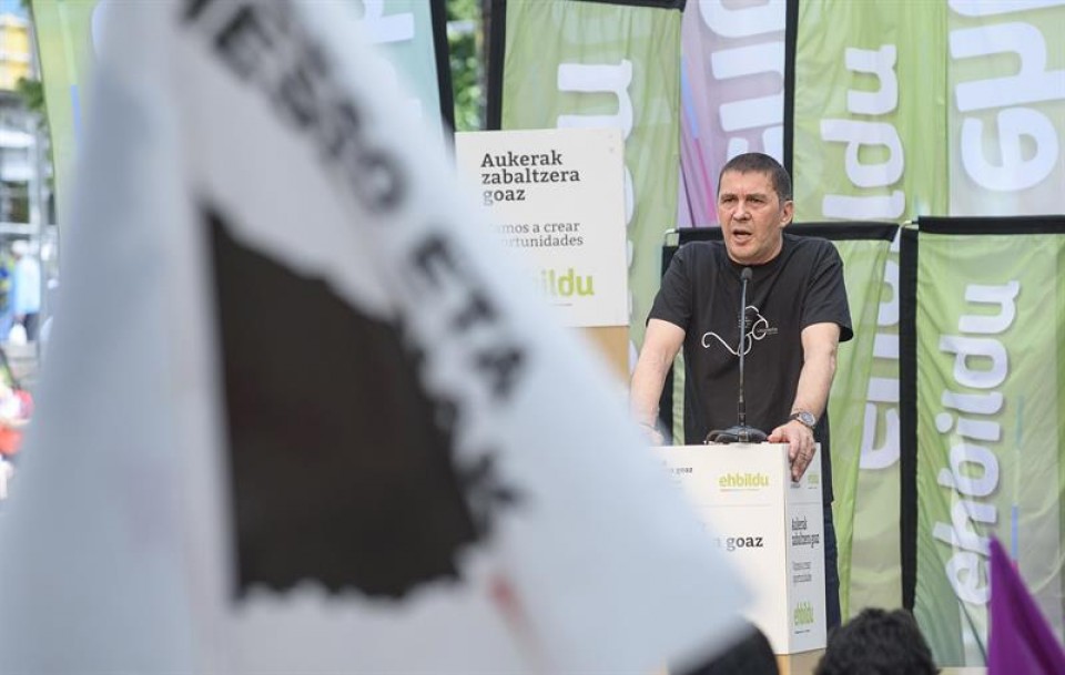 Arnaldo Otegi, EH Bilduren ekitaldi batean, Santurtzin (2016-06-19). Argazkia: EFE.