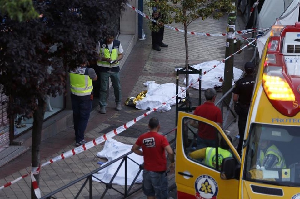 Los cadáveres de las tres víctimas. Foto: EFE