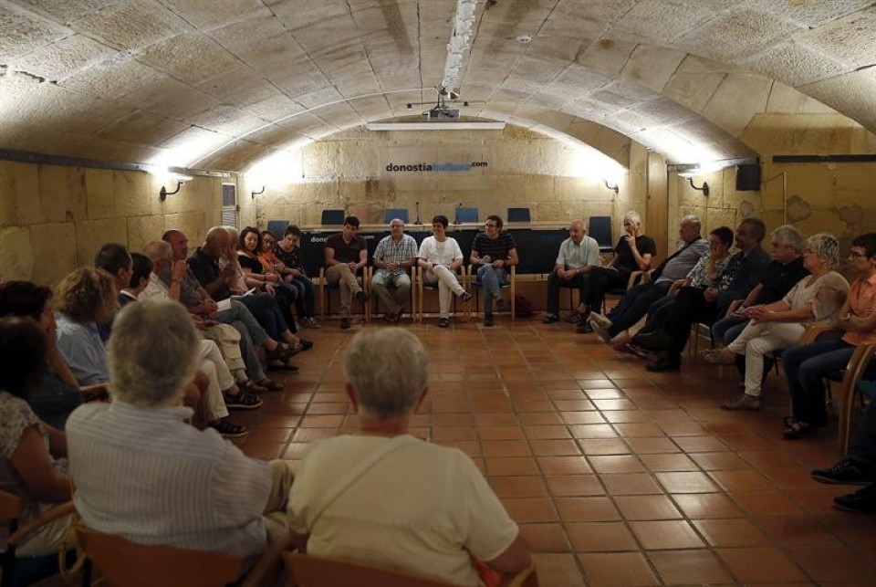 EH Bilduren bilera oroimenerako elkarte ezberdinekin Donostian (2016-06-23). Argazkia: EFE