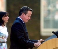 Kargua utziko duela iragarri du Cameron lehen ministroak