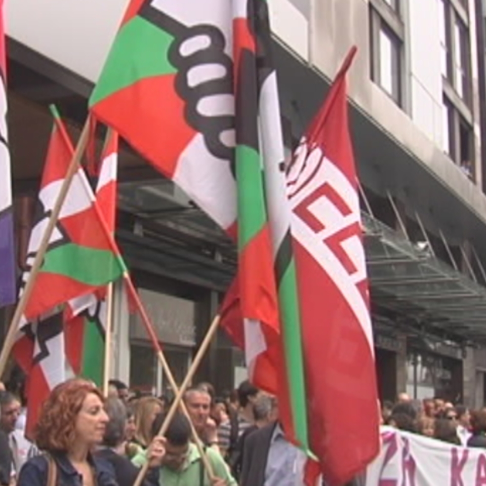 Hezkuntzako sindikatuek Bilbon egin duten protesta. EITB