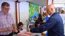 Odon Elorza se equivoca de urna al depositar los votos