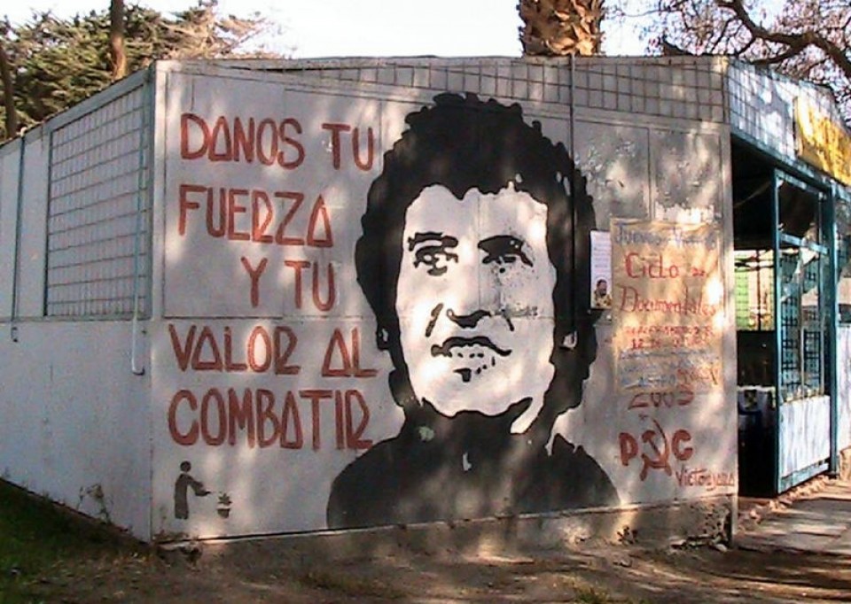 Victor Jara kantariaren irudia duen graffitia Arica herrian, Txilen. Argazkia: Marcelo Urra.