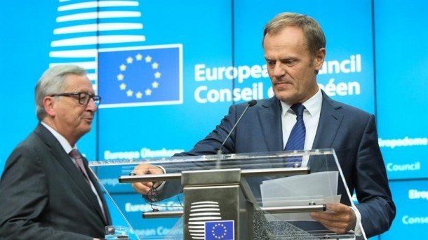 Donald Tusk eta Jean-Claude Juncker. Argazkia: EFE