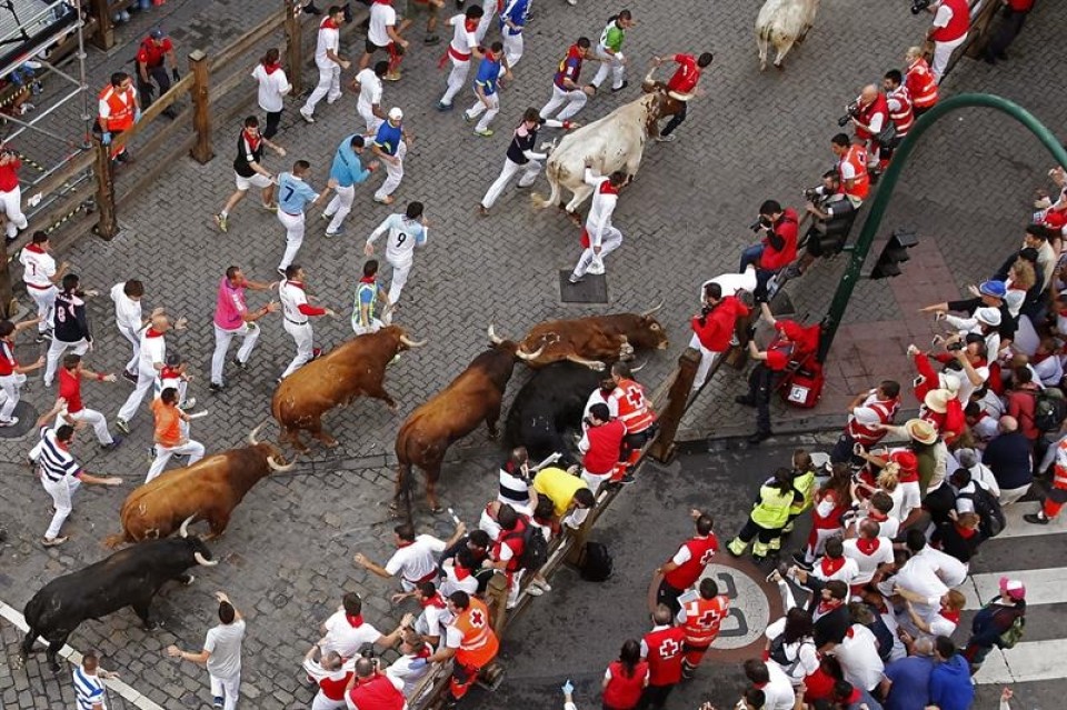 Quinto encierro de San Fermín con toros de Jandilla. Foto: EFE.