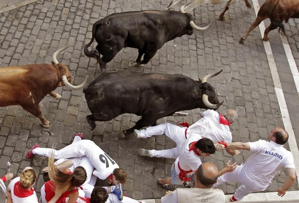 Quinto encierro de San Fermín con toros de Jandilla. Foto: EFE.