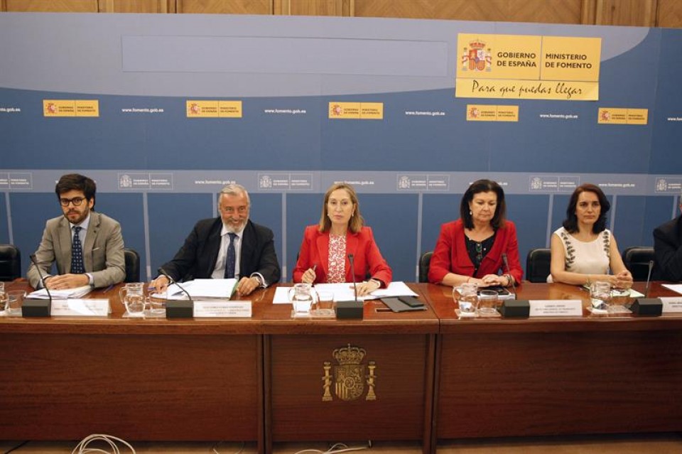 Reunión entre las aerolíneas y Fomento. EFE