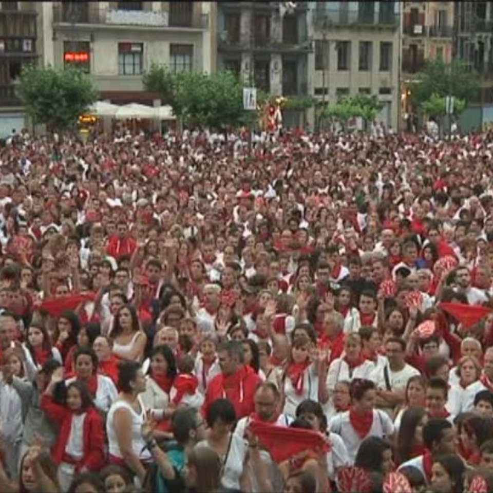 Miles de personas se manifiestan contra las agresiones en San Fermín