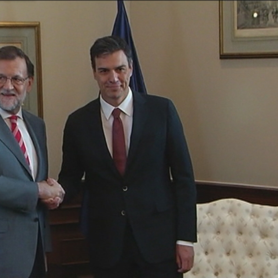 Irribarretsu agertu dira Rajoy eta Sanchez bilera hasi aurretik