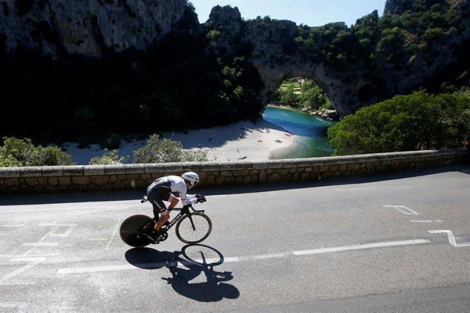 Bauke Mollema erlojupekoan / EFE.