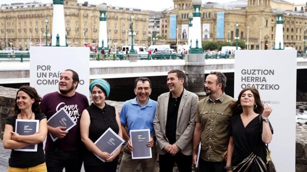 Otegi ha presentado en Donostia-San Sebastián a su grupo de trabajo. EFE. 