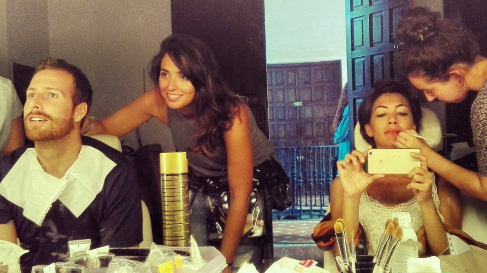 Borja Uribesalgo eta Barbara Rivas makilatzen