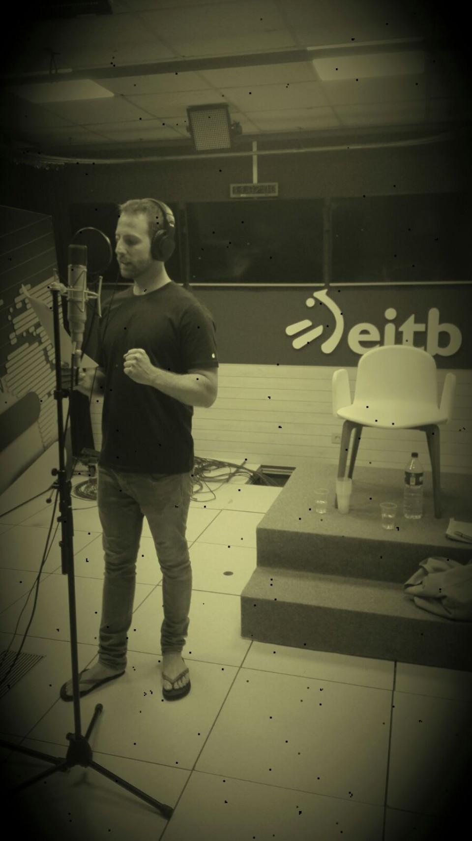 Borja Uribesalgo abestietako ahotsa grabatzen