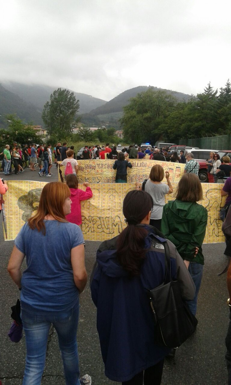 Imagen de la protesta frente a Petronor. Foto: Facebook Podemos Ahal Dugu Muskiz