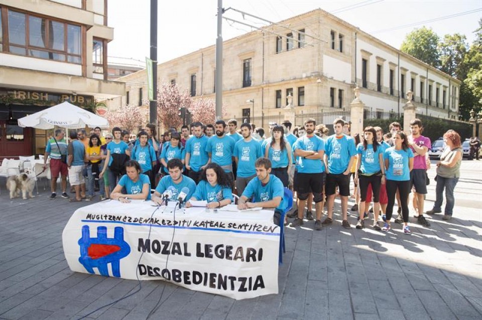 Rueda de prensa de Ernai en Vitoria-Gasteiz. EFE