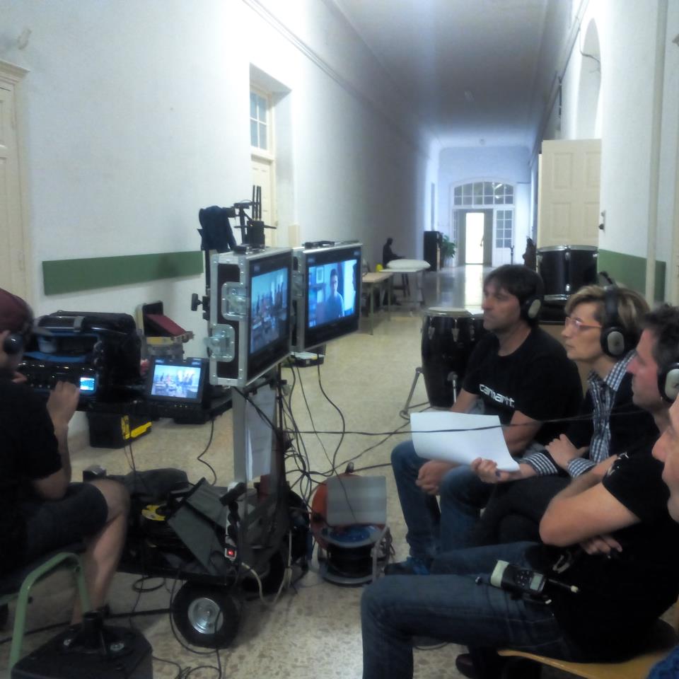 Zuzendaria, aktore zuzendaria eta errealizadorea adi grabazio batean