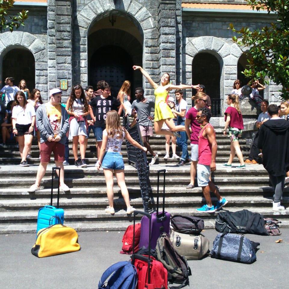 Go!azeneko protagonistak Basakabiko atarian