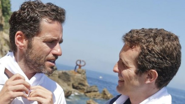 Pablo Casado, junto a Borja Sémper, en Donostia, este domingo. Foto: EFE.