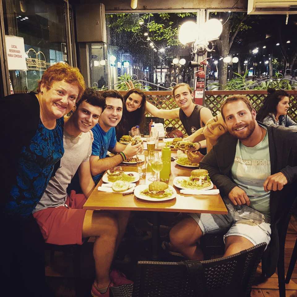 Go!azeneko lantaldea afaltzen