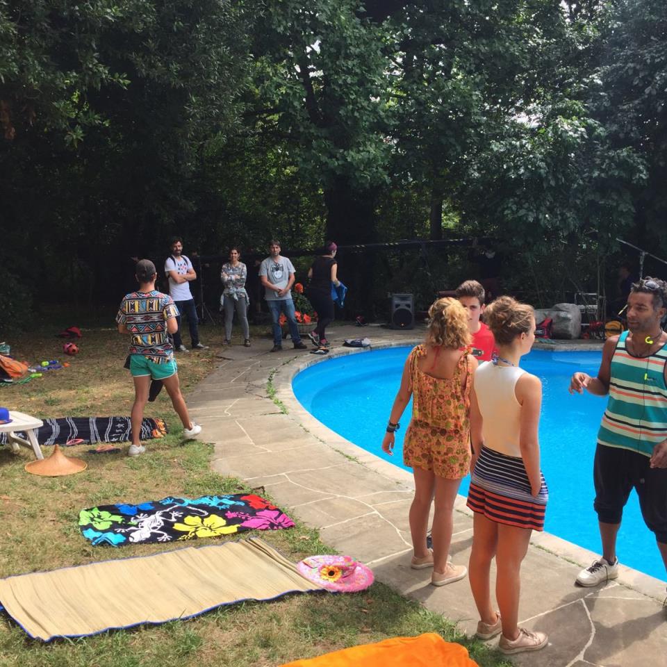 Aktoreak euren lekuak hartzen