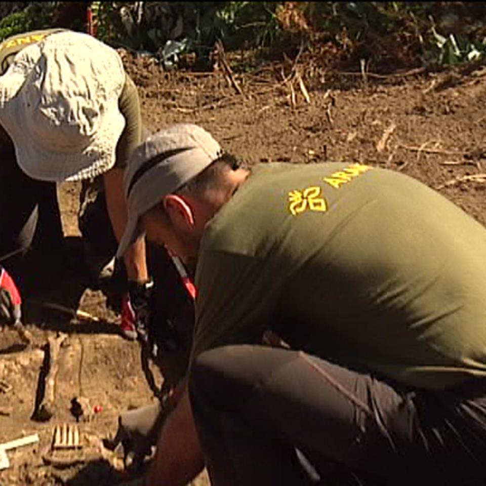 Exhumación de los restos de un gudari en Artxanda